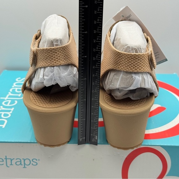 Baretraps Raeanne Wedge Sandals • Sand Color • Size 8M • New in Box - Picture 4 of 10